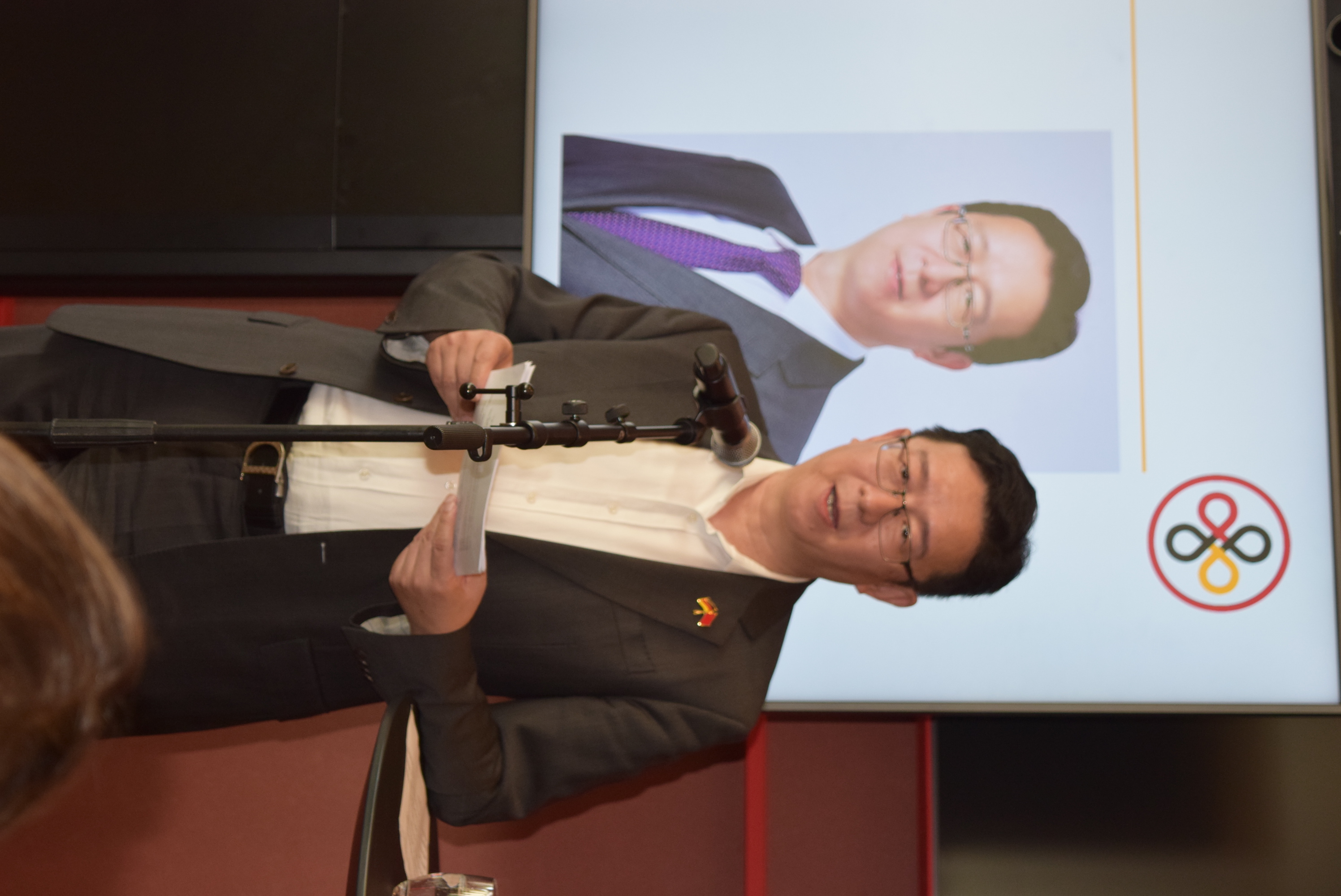 2 Consul General Huang Yiyang